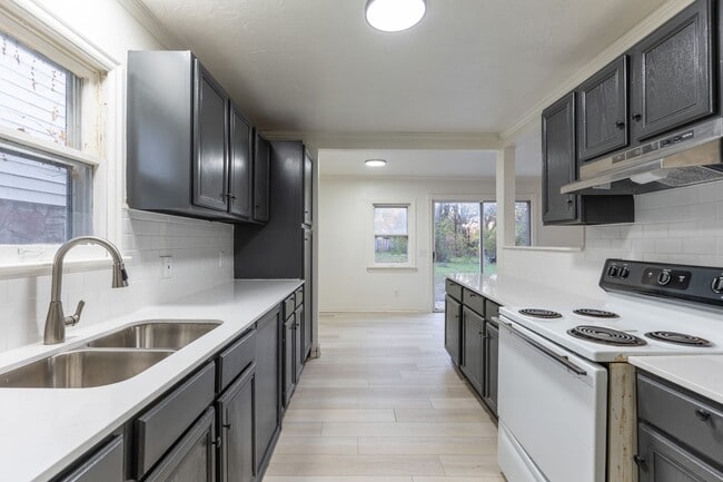 Building Photo - 4 Bedroom Rent to Own Home Available!