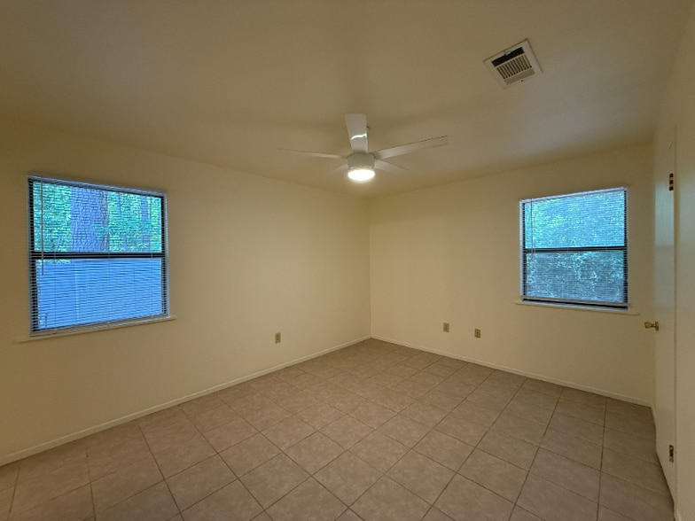 Building Photo - 224 Bluebird Ln
