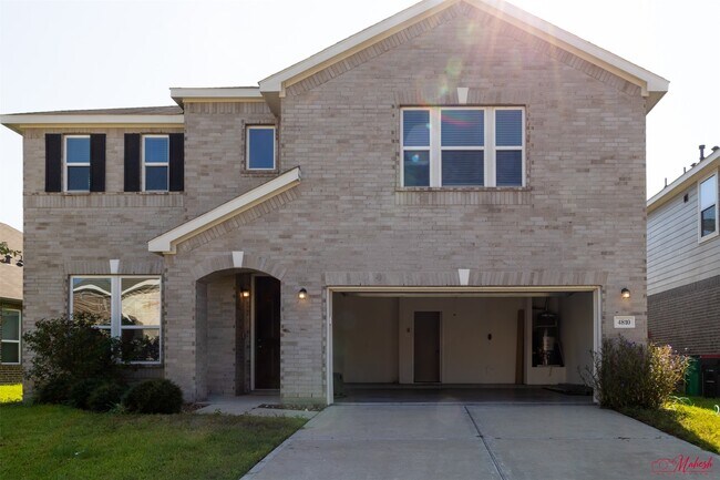 Building Photo - 4810 Emerson Mnr
