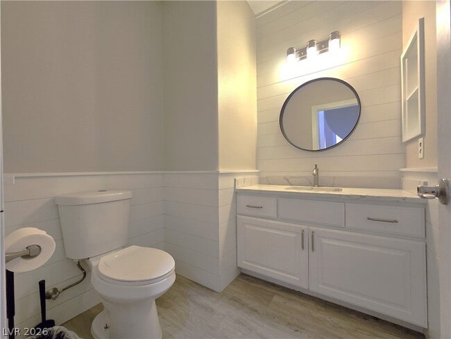 Building Photo - 927 Via Canale Dr