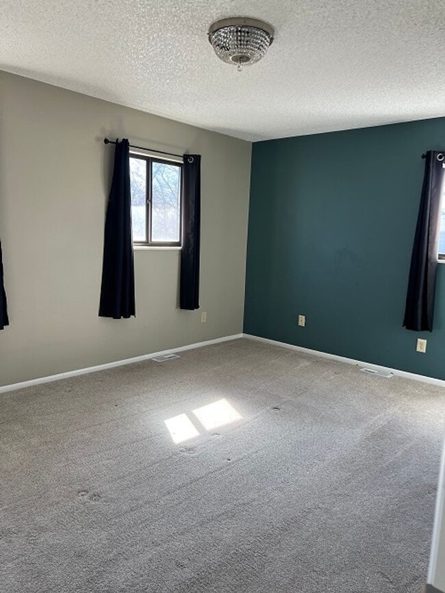 Building Photo - 2207 Rambouillet Dr