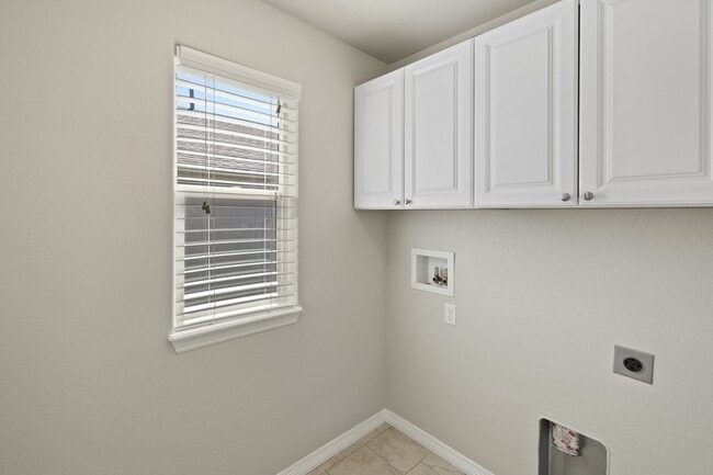 Building Photo - 9432 Beryl Dr