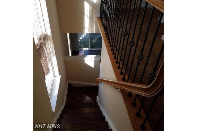 Building Photo - Charming 3-Bedroom Townhome in Glen Burnie...