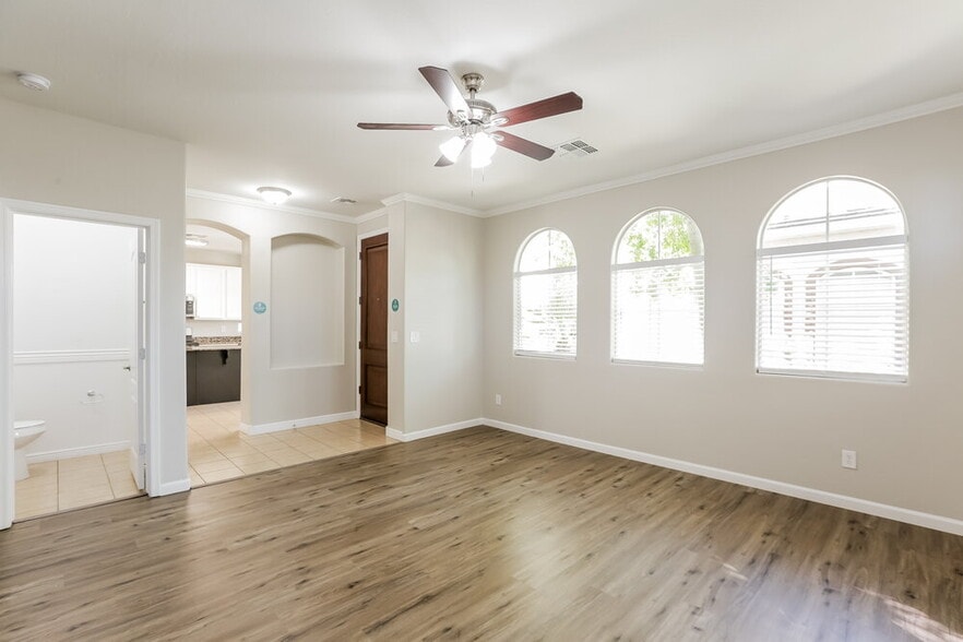 Building Photo - 10260 E Isleta Ave