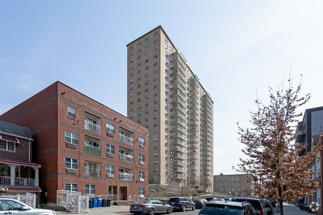 Building Photo - Lind-Ric Apartments