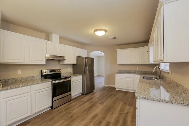 Building Photo - 816 E Ardmore Rd