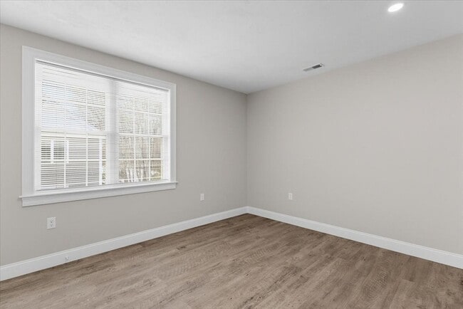 Building Photo - 202 Central St