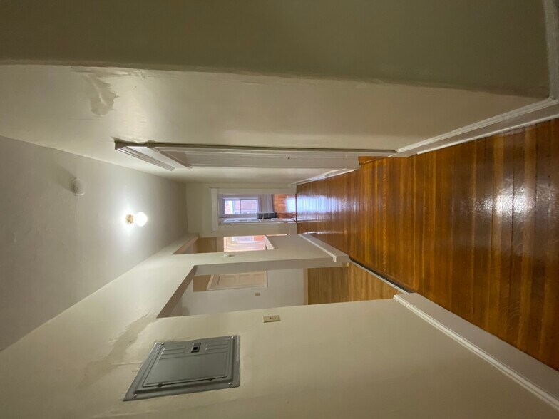 Building Photo - 1595 Beacon St
