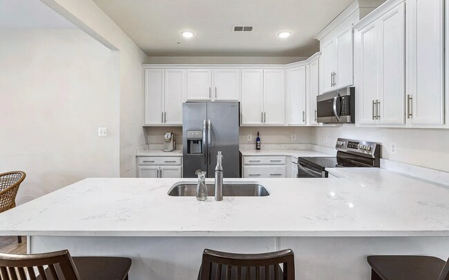 Building Photo - 6907 Stoddert Ln