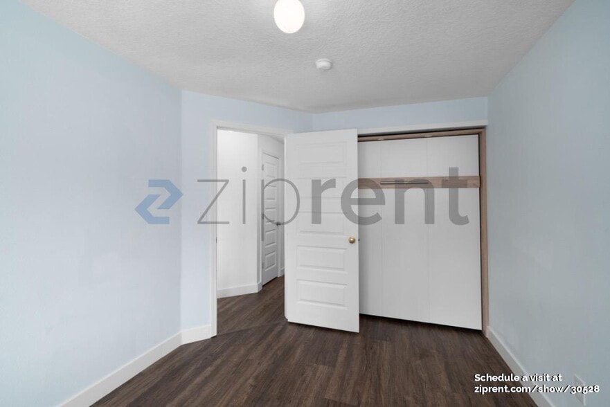 Building Photo - Unit
