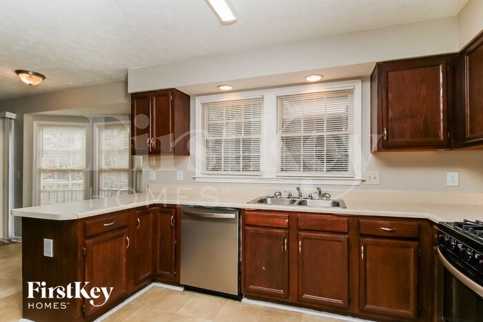 Building Photo - 1877 Wedgewood Dr