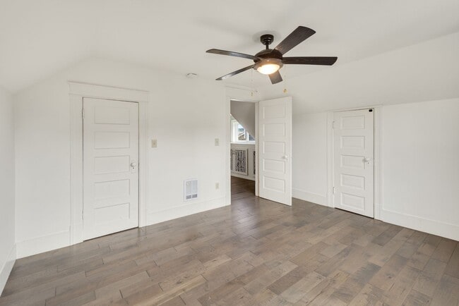 Building Photo - Charming 1906 Craftsman in Fremont — 3 Beds, Walk to Shops & Parks