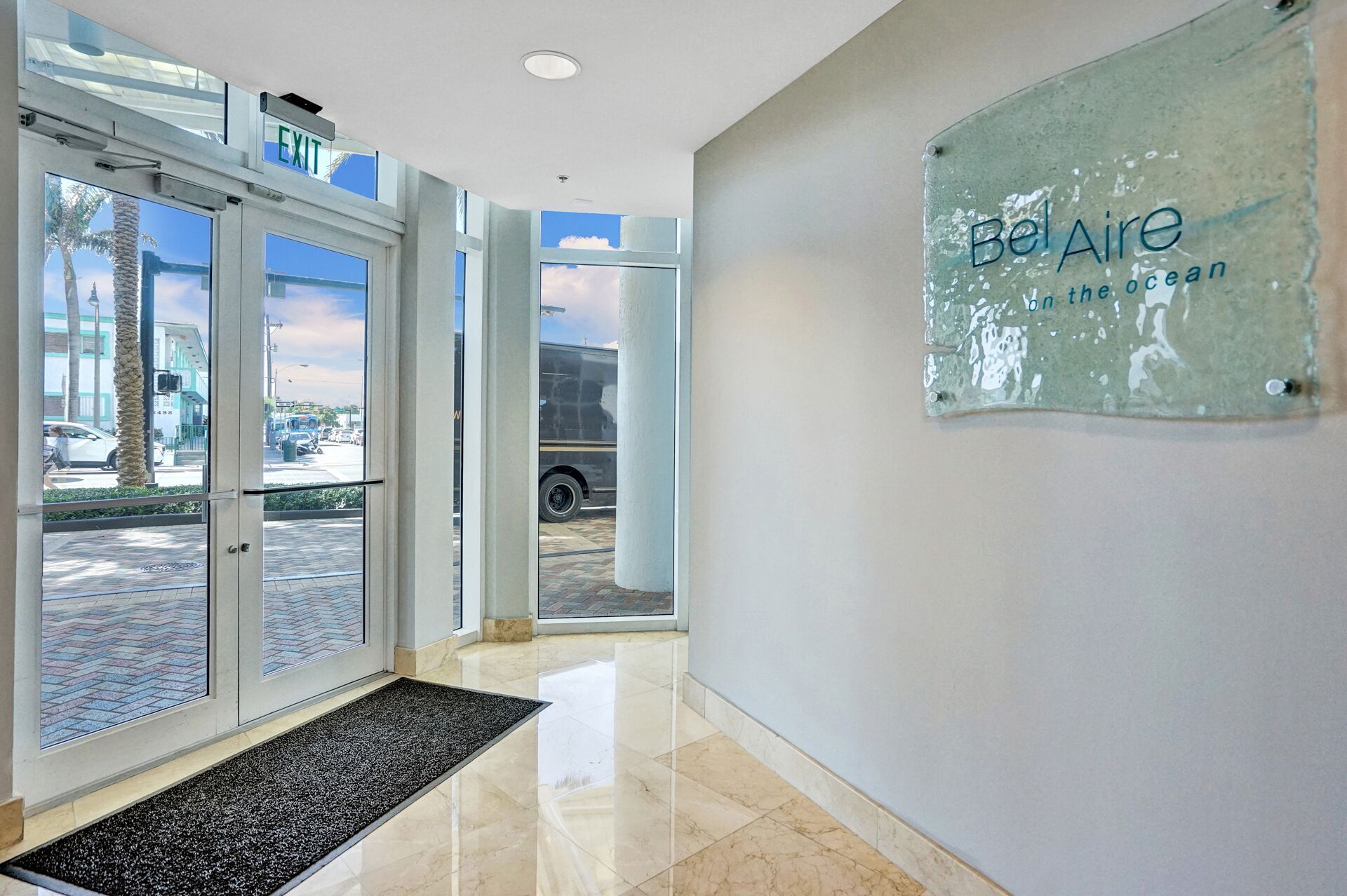 Building Photo - 6515 Collins Ave