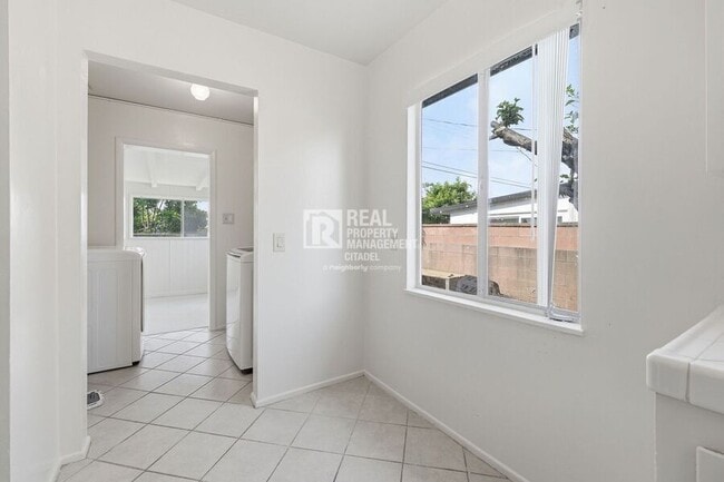 Building Photo - 726 primrose-