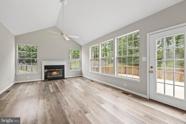 Building Photo - 18865 Crossroads Ct