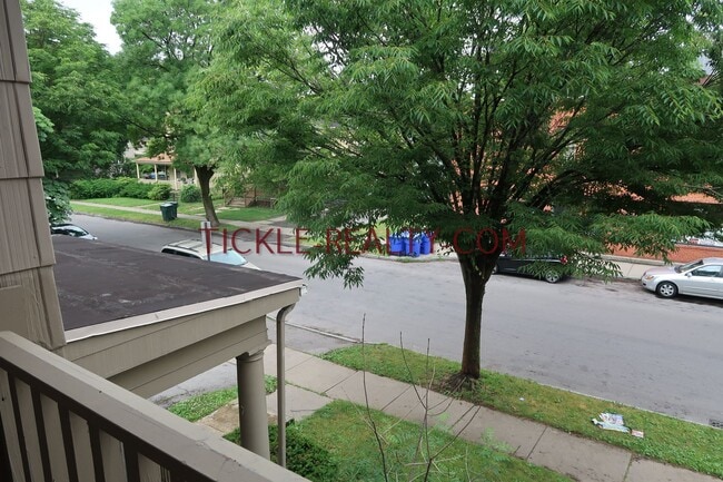 Building Photo - 164-166-166 Meigs St