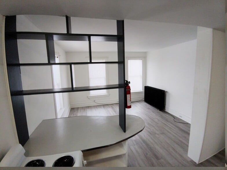 Style E3: 1 bedroom / 1 bath - 21 Depot St