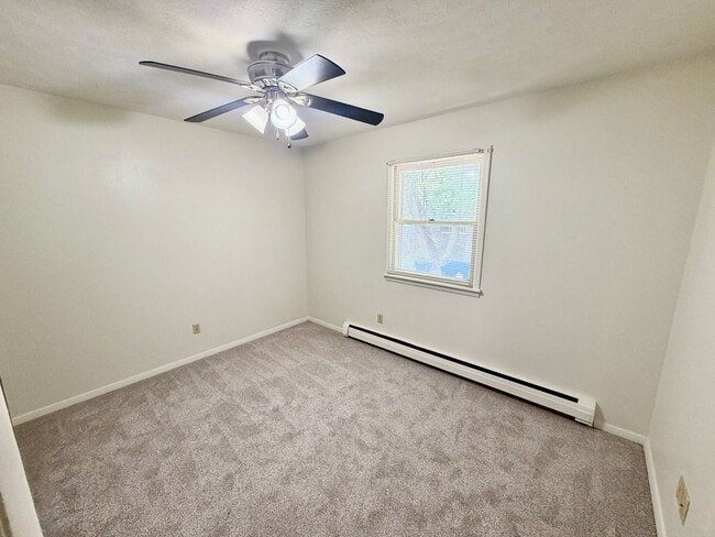 Building Photo - 102 College Park Ct