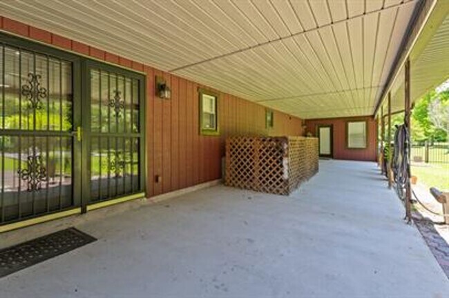 Building Photo - Uniquely breathtaking custom home with in-law suite on almost 4 acres