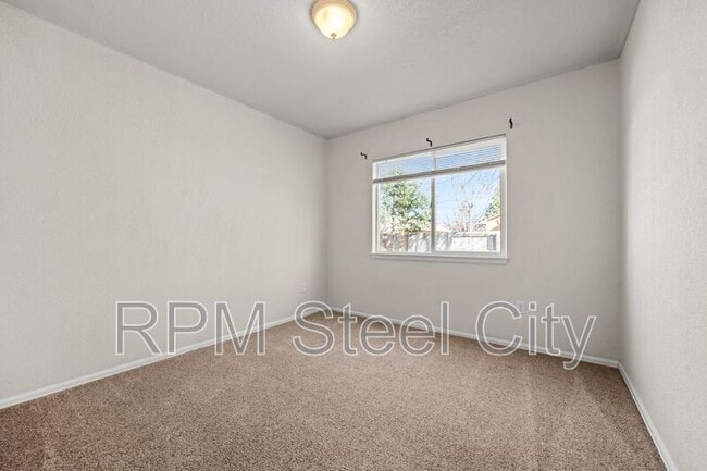 Building Photo - 1014 Pinecrest Dr