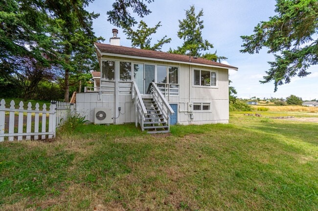 Building Photo - 2 Bed 2 Bath Country Home with Penn Cove View on 2.5 Acres