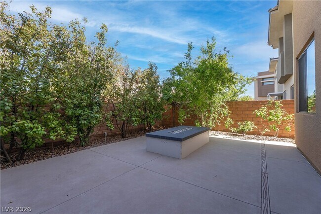 Building Photo - 86 Pristine Glen St