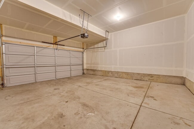 Building Photo - 3 bed, 2.5 bath Townhome in Mosaic Neighborhood