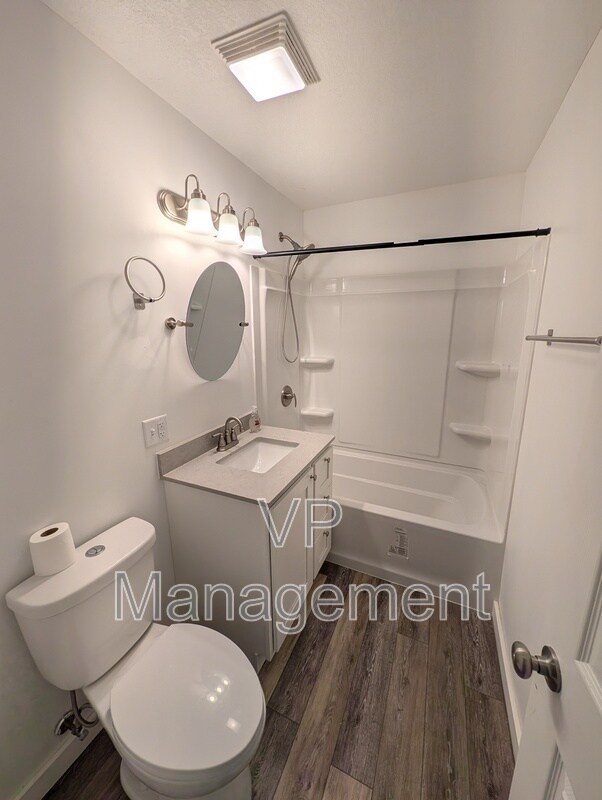 Building Photo - 7107 Volquardsen Ave