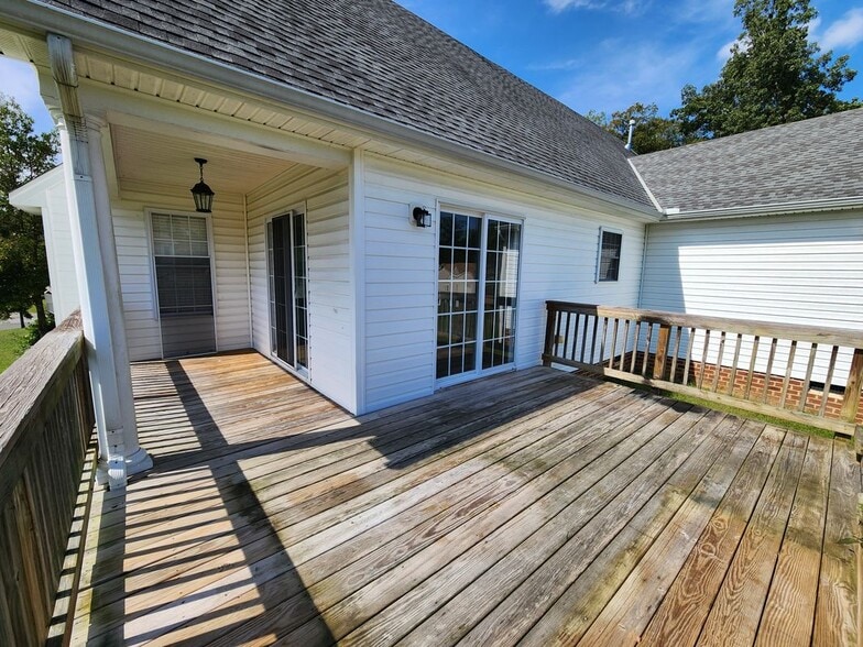 Building Photo - 312 Abbey Ct