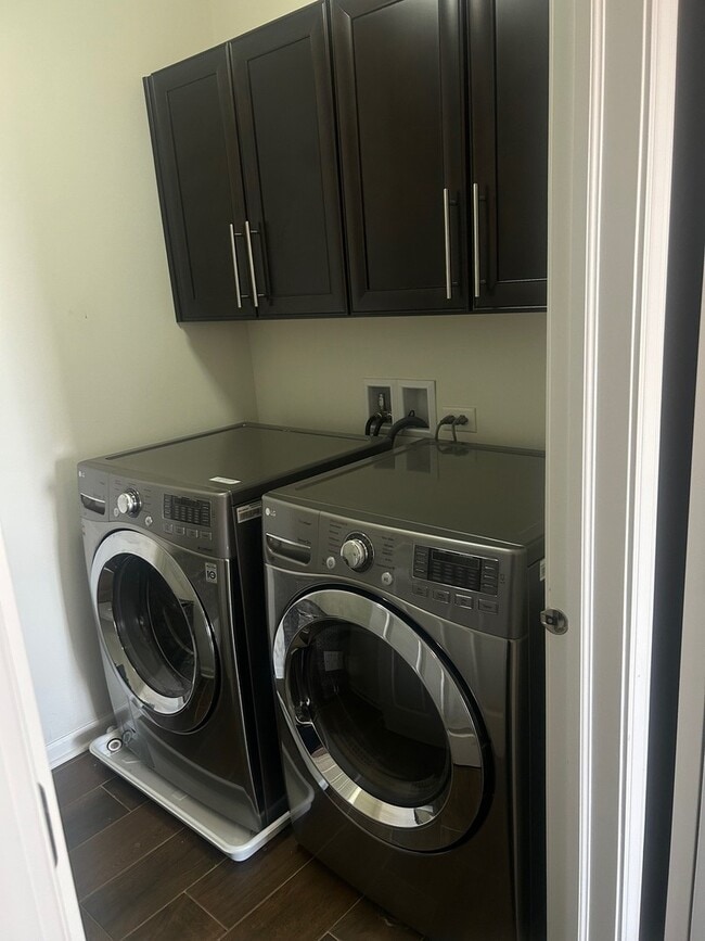 Building Photo - 2995 Henley Ln