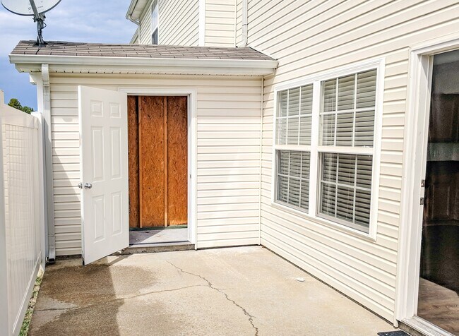 Building Photo - Renovated Townhome Barfield Commons