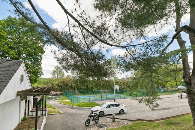 Building Photo - 2 bed/2 bath condo in Penn Valley