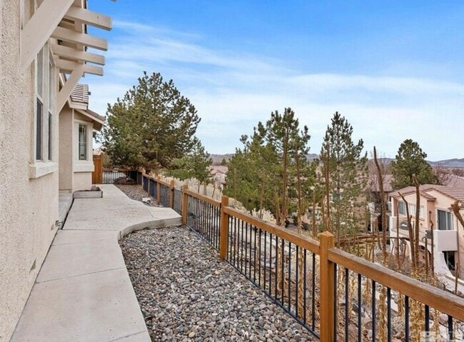 Building Photo - 6060 Cielo Cir