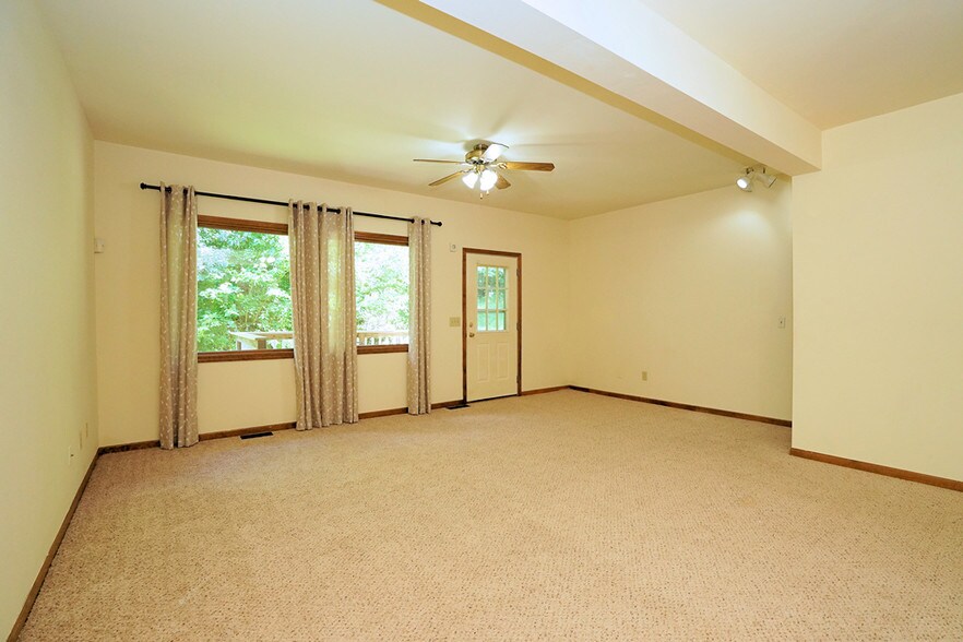 Building Photo - 2020 Benton Rd