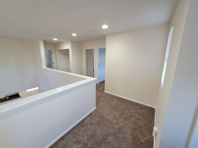 Building Photo - Updated 3 Bedroom in Springs Ranch