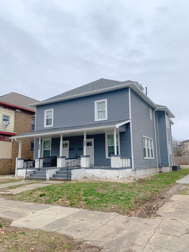 Building Photo - 606-608 S 5th ST