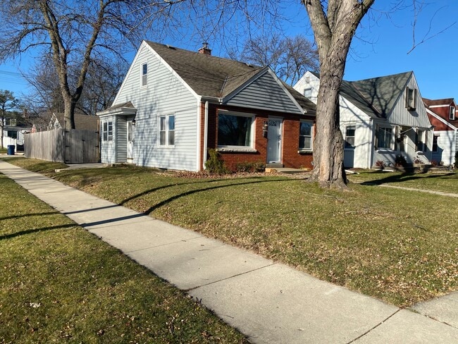 Building Photo - 3301 N 88th St