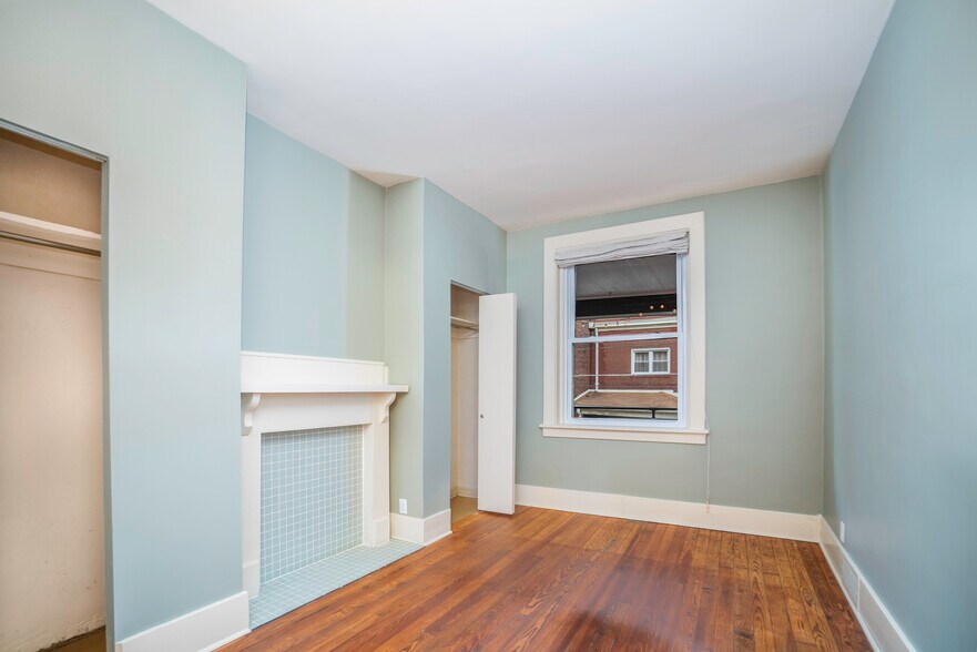 Building Photo - 4121 Davison St