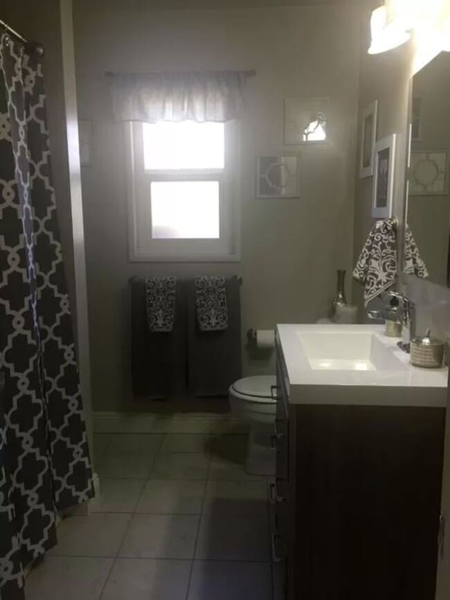 Building Photo - Updated 3bed/1 bath in West Sac