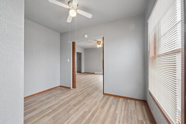 Building Photo - 1218 W Locust St