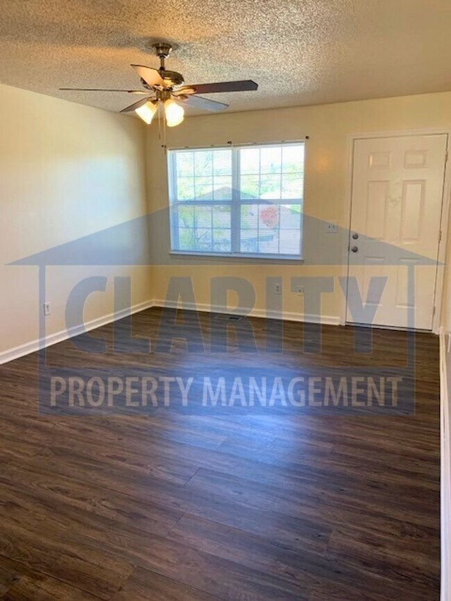 Building Photo - **766/768 Urbane Road NE