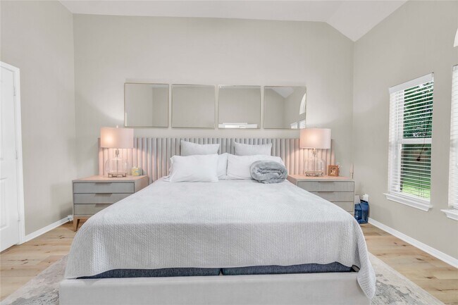 Building Photo - 2450 Garden Shadow Dr