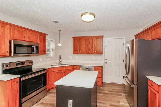 Building Photo - 15185 Tracy Beth Rd