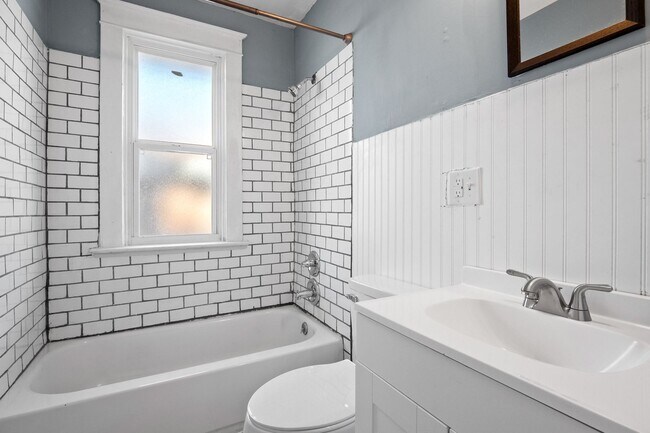 Building Photo - Dutchtown 2 bed 1 bath Single-Family for R...