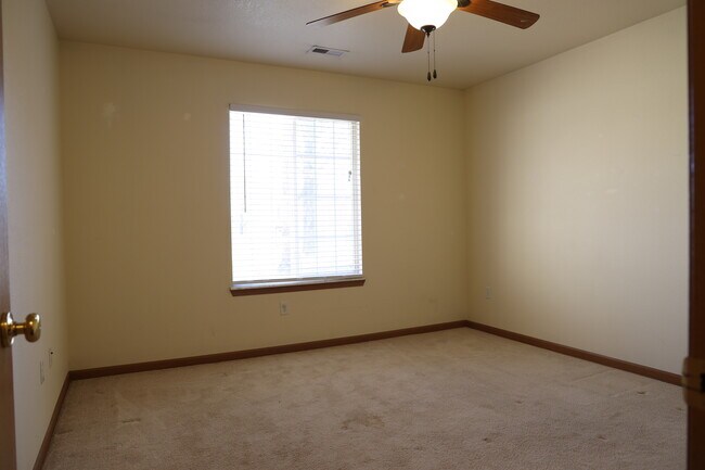 Building Photo - 22635 Hollow Oak Ln