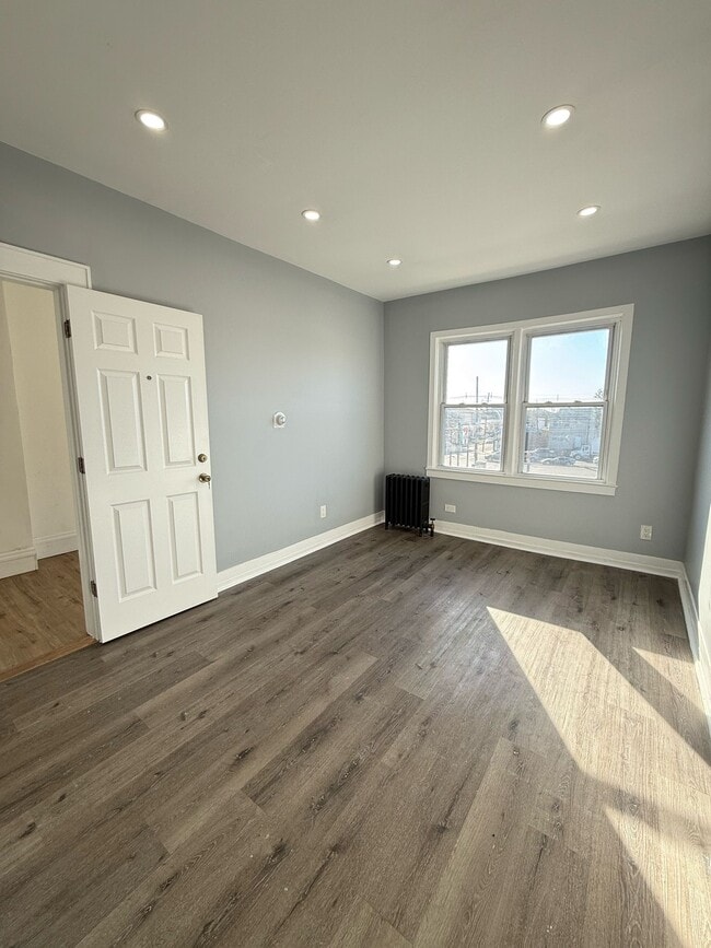 Building Photo - 422 Bacheller Ave