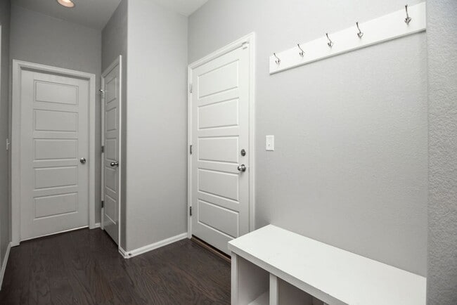 Building Photo - Beautiful Single-Family Home in a Great Location!