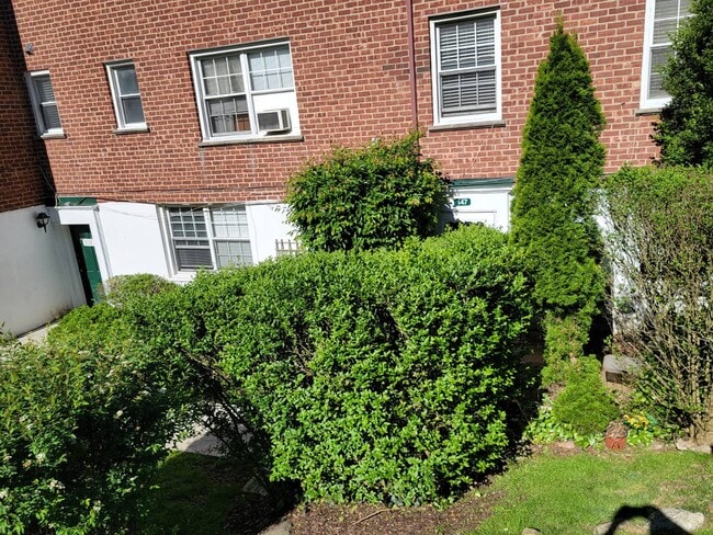 Building Photo - 15 Fieldstone Dr