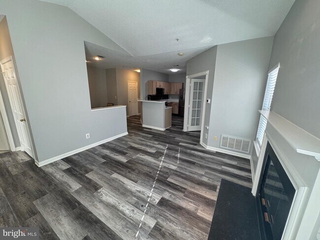 Building Photo - 1716 Lake Shore Crest Dr