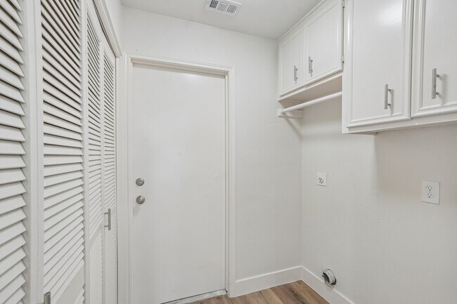 Building Photo - 2861 Panagard Dr